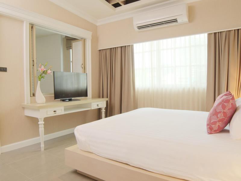 The Raya Surawong Bangkok Hotel