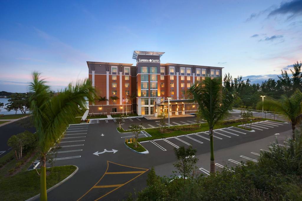 Cambria hotel & suites Miami Airport - Blue Lagoon