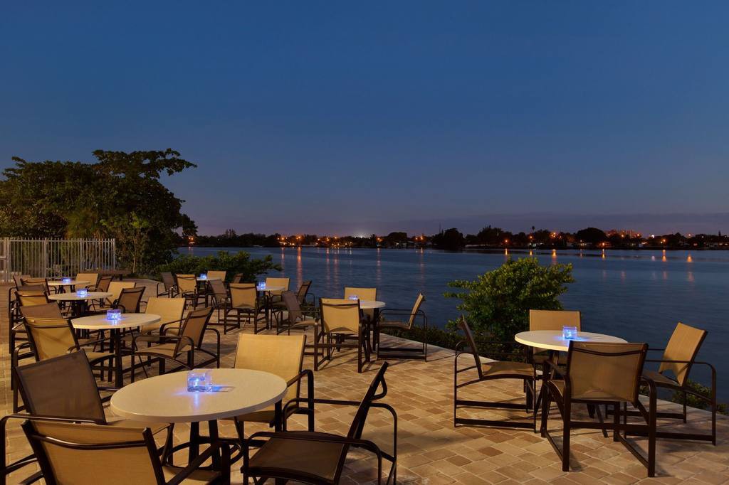 Cambria hotel & suites Miami Airport - Blue Lagoon