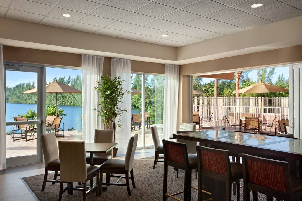 Cambria hotel & suites Miami Airport - Blue Lagoon