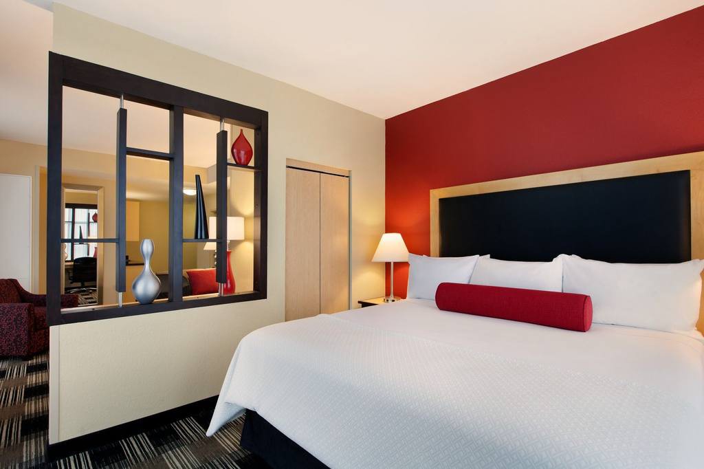 Cambria hotel & suites Miami Airport - Blue Lagoon
