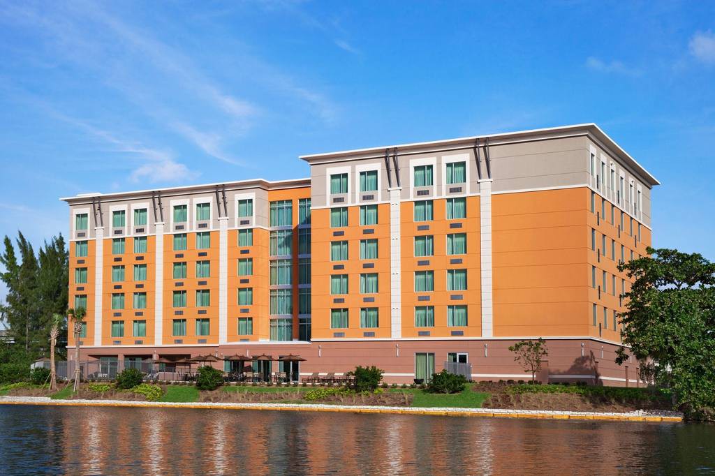 Cambria hotel & suites Miami Airport - Blue Lagoon