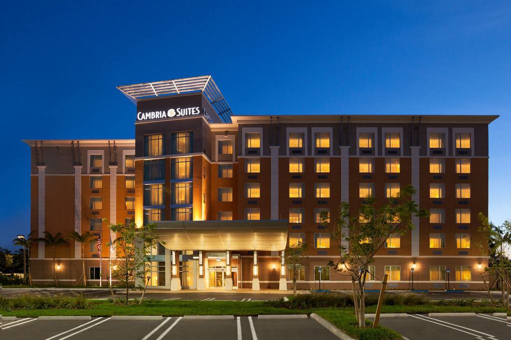 Cambria hotel & suites Miami Airport - Blue Lagoon