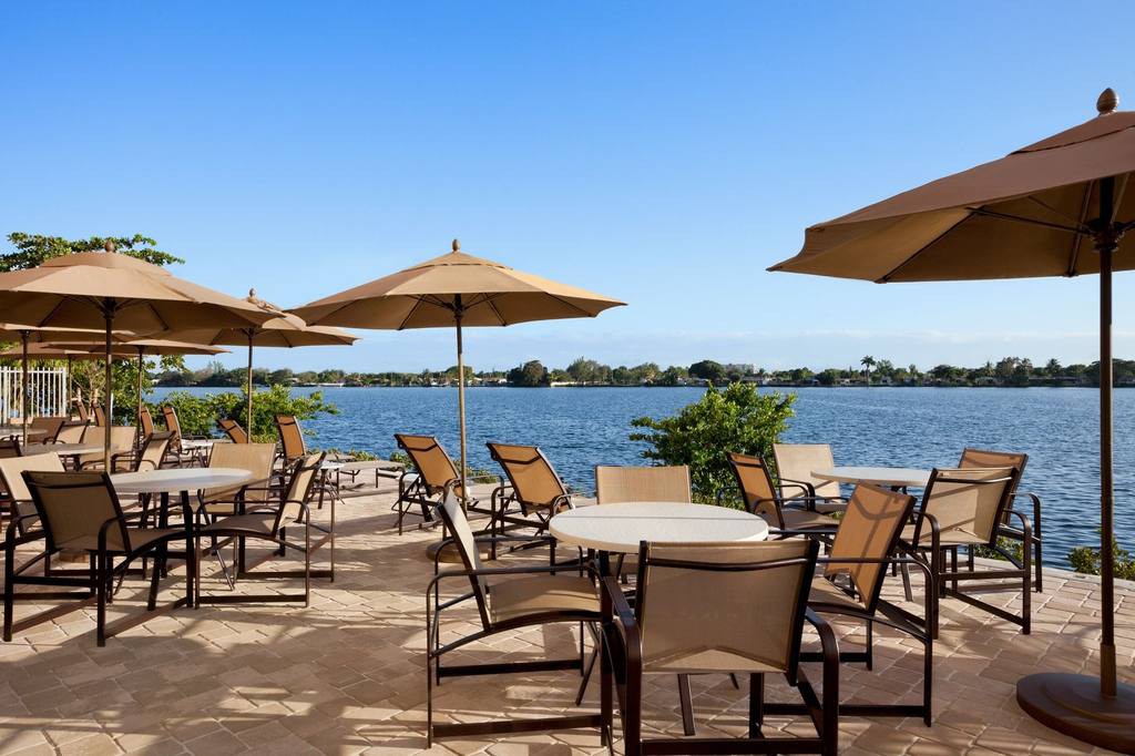 Cambria hotel & suites Miami Airport - Blue Lagoon