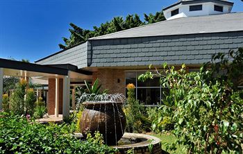 Cresta Lodge Hotel