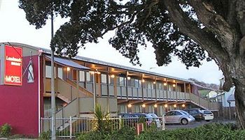 Landmark Manor Motel