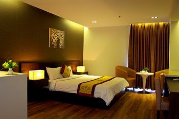 Gold Hotel