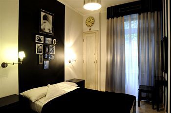 Deco Hostel