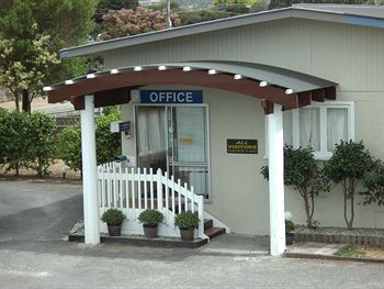 Camellia Court Family Motel
