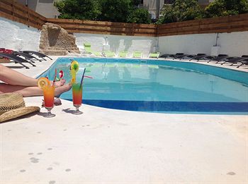 Alecos Hotel Apartments