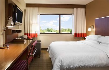 Four Points by Sheraton Kansas City - Sports Complex