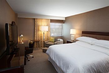 Crowne Plaza Pittsburgh Intl Airport
