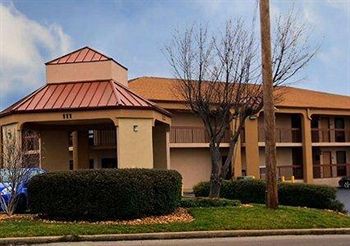 Rodeway Inn & Suites