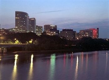 Holiday Inn Rosslyn @ Key Bridge