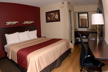 Red Roof Inn & Suites Columbus - W. Broad