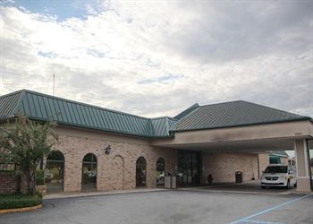 Rodeway Inn & Suites and Conference Center