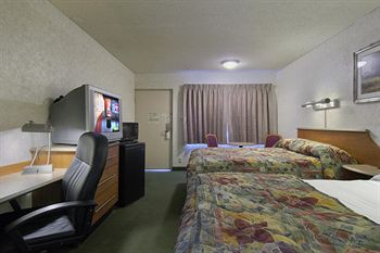 Red Roof Inn Santa Ana