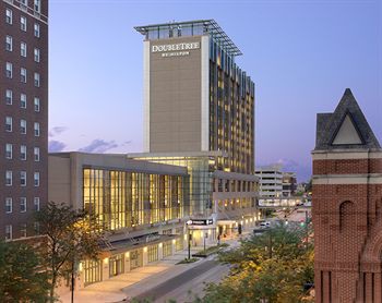 Crowne Plaza Hotel Cedar Rapids-Five Seasons
