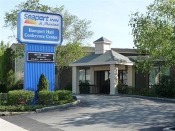 Seaport Inn & Marina