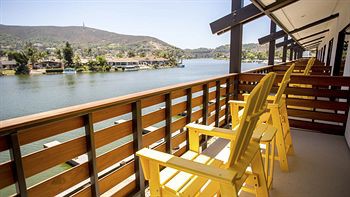 Lakehouse Hotel and Resort