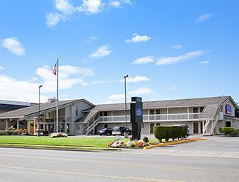 Howard Johnson Hotel & Suites by Wyndham Tacoma