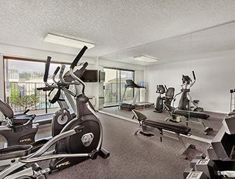 Howard Johnson Hotel & Suites by Wyndham Tacoma