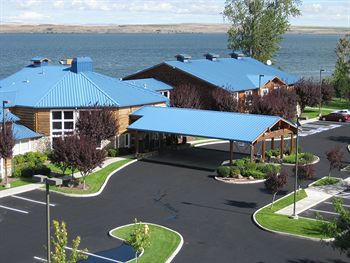 River Lodge And Grill