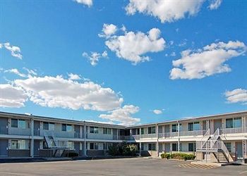 Super 8 by Wyndham Ontario