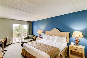 Hutchinson Island Plaza Hotel & Suites