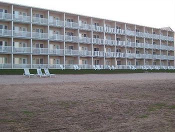 Mackinaw Beach & Bay Inn & Suites