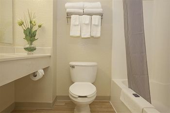 Extended Stay America Fort Lauderdale - Cypress Creek - Andrews Ave.
