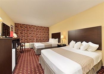 Econo Lodge Inn & Suites Triadelphia - Wheeling