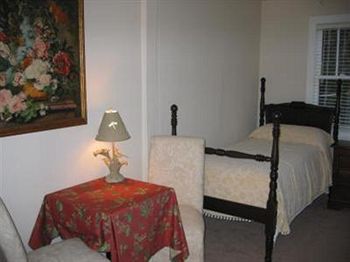 Riverdale Inn