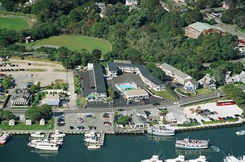 Hyannis Holiday Motel
