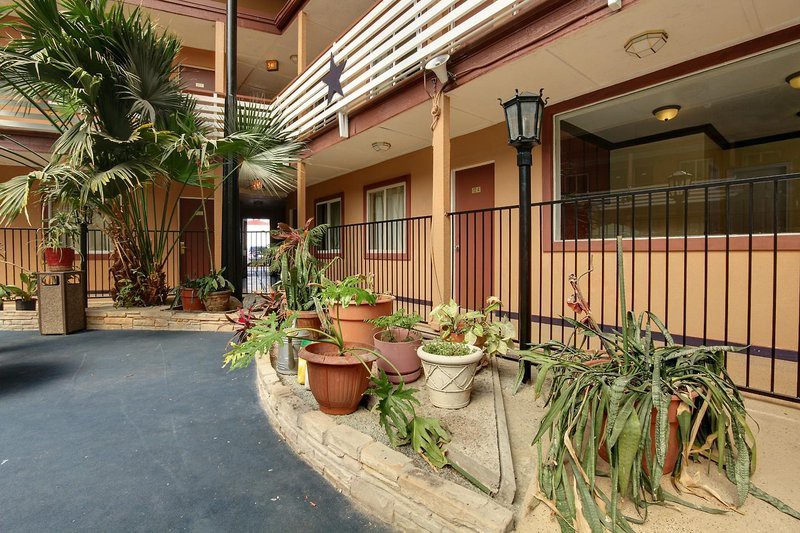 Americas Best Value Inn - Arlington/Dallas