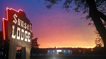 Sunset Lodge
