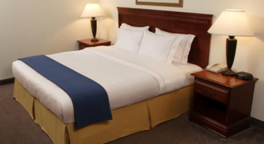 Holiday Inn Express Hotel & Suites Natchez South