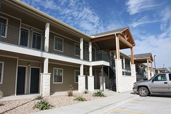 Eagles Den Suites At Cotulla
