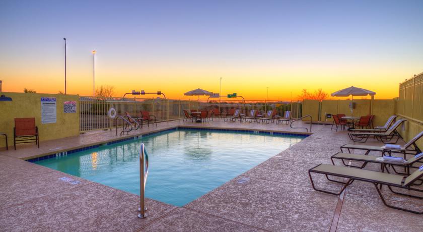 Holiday Inn Express Hotel & Suites Phoenix North Scottsdale