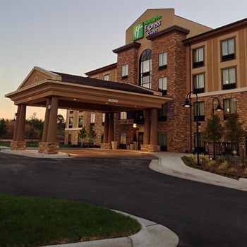 Holiday Inn Express & Suites Wichita Northeast
