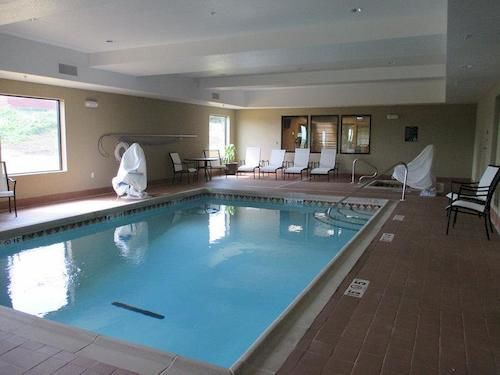Best Western Plus Hiawatha Hotel