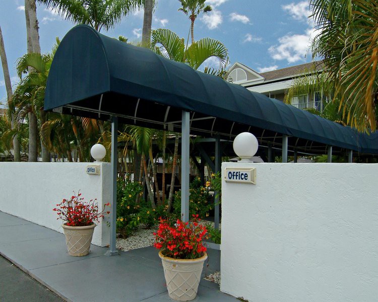 Lantern Inn & Suites