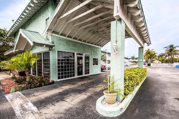 Econo Lodge Cocoa Beach - near the Port