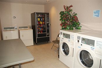 Holiday Inn Express Hotel & Suites Hill City