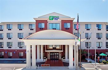 Holiday Inn Express & Suites Biloxi- Ocean Springs