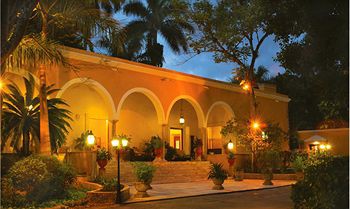 Hacienda Chichen Resort