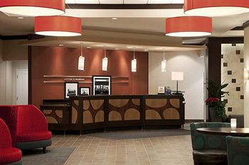 Hampton Inn & Suites Madison / Downtown