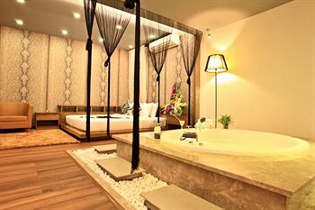 Valentine Hotel