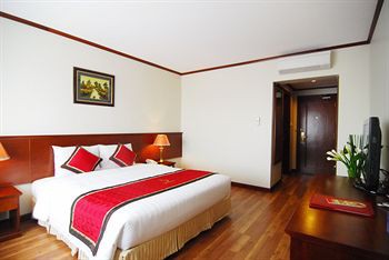 Sunny Hotel 2