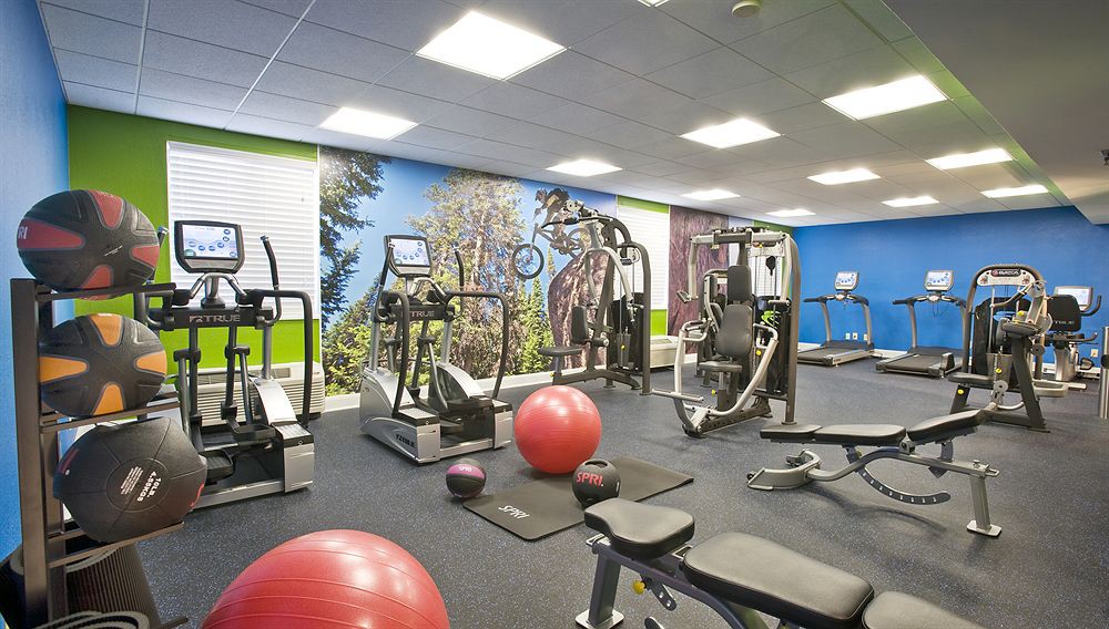 Holiday Inn Express & Suites